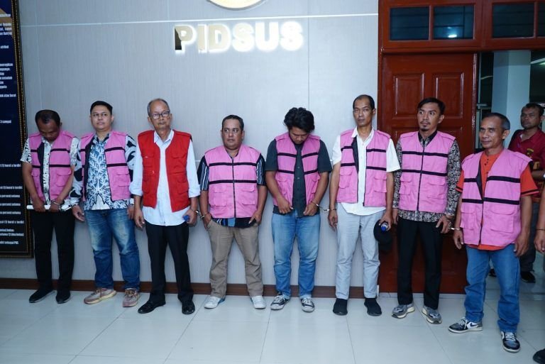 Delapan Tersangka Korupsi Jalan Rp43 Miliar di Batubara Ditahan Kejati Sumut