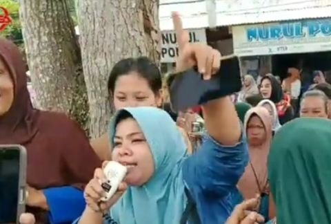 Ratusan Warga Rugemuk Desak Polres Deliserdang Tangkap Kepala Desa Diduga Korupsi Rp. 1,7 Miliar