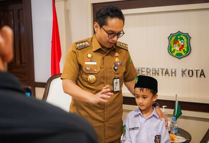 Tampilkan Kemahiran Bermain Skateboard Dihadapan Wali Kota Medan, Rico Waas Yakin Yazeed Mampu Ukir Prestasi di Kancah Internasional