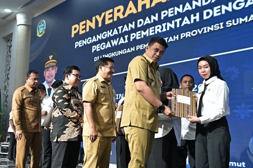 Serahkan SK 591 PPPK Pemprov Sumut,  Bobby Nasution: Layani Rakyat Sebaik-baiknya