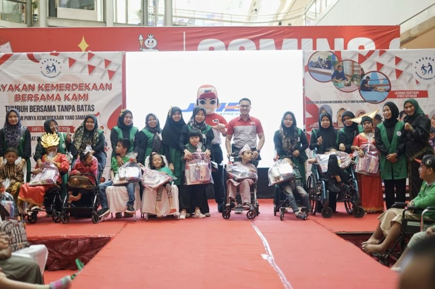 JNE Tebar Semangat Bersama Anak Cerebral Palsy di Medan