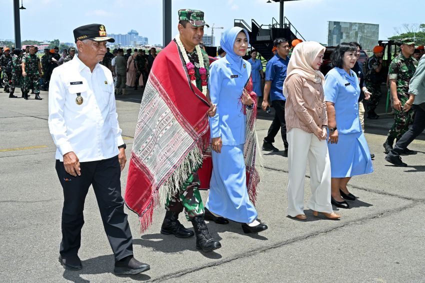 Kunker ke Lanud Soewondo,  Wagub Sumut Surya Sambut Kedatangan KASAU Marsekal TNI M Tonny Harjono