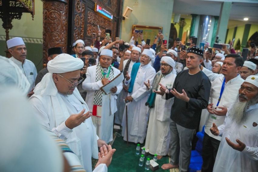 Ribuan Jamaah Padati Tabligh Akbar Bersama Habib Rizieq Shihab di Masjid Al-Musannif, Musa Rajekshah Ajak Masyarakat Doakan Presiden Prabowo