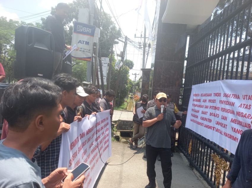 Mahasiswa Demo di Kejati Sumut, Desak Usut Dugaan Korupsi Rp100 Miliar di Dinas Pendidikan Langkat