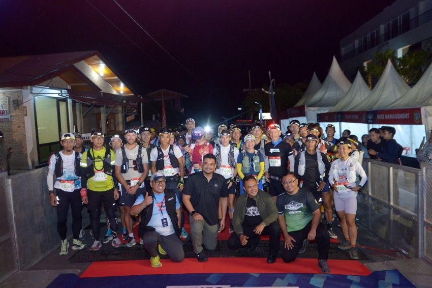 Gubernur Bobby Nasution Lepas Peserta Trail of The Kings, Seribuan Pelari Melintas Panorama Danau Toba