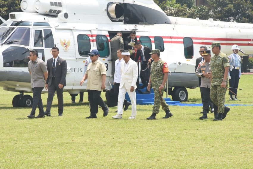 Presiden RI Prabowo Subianto Mendarat Transit di Seskoad, Disambut Hangat oleh Komandan Seskoad beserta jajaran