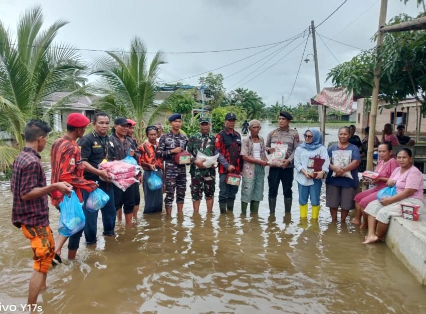 Sinergi TNI–Polri, Pemerintah dan Masyarakat Peduli Korban Banjir di Bedagai