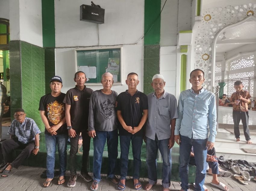 Ketua Pewarta Polrestabes Medan Berbagi 50 Nasi Bungkus Disalurkan di Masjid Jamik Medan Area