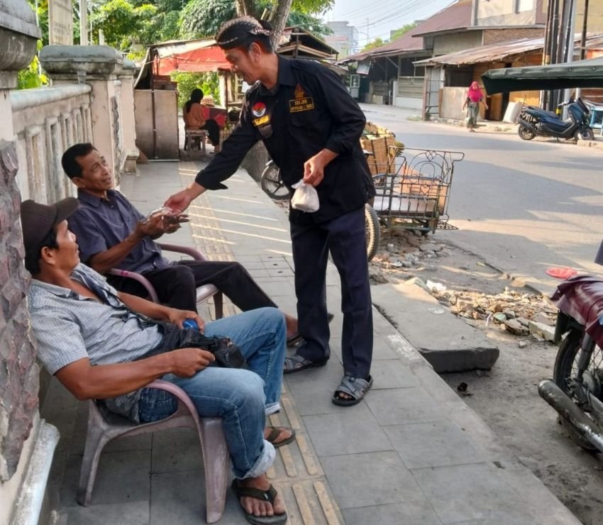 DPC Pendawa Kota Tebing Tinggi Gelar “Jumat Berkah”, Berbagi Nasi Bungkus untuk Abang Becak dan Kaum Dhuafa