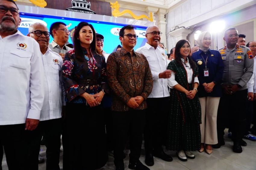 Pengurus Resmi Dikukuhkan di Solo, Ketua Umum PWI Pusat : Persatuan Adalah Kunci
