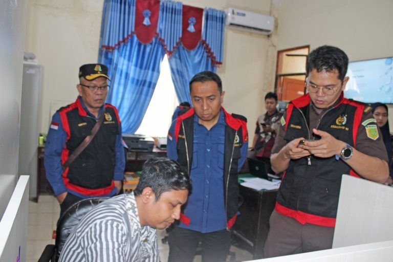 Kejati Sumut Geledah Dinas Pendidikan dan BPKAD Tebing Tinggi, Telusuri Dugaan Korupsi Proyek Smartboard SMP Negeri