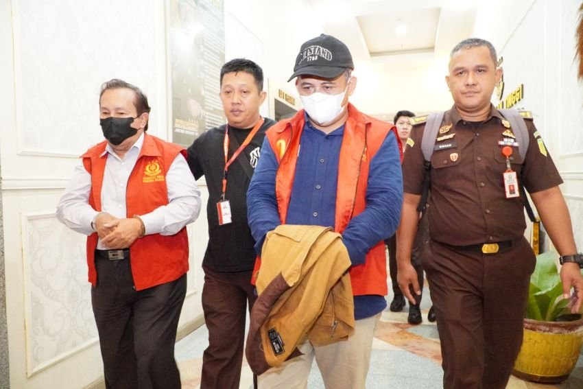 KEJATI SUMSEL TETAPKAN ENAM TERSANGKA KASUS KORUPSI KREDIT TRILIUNAN DI BANK PLAT MERAH