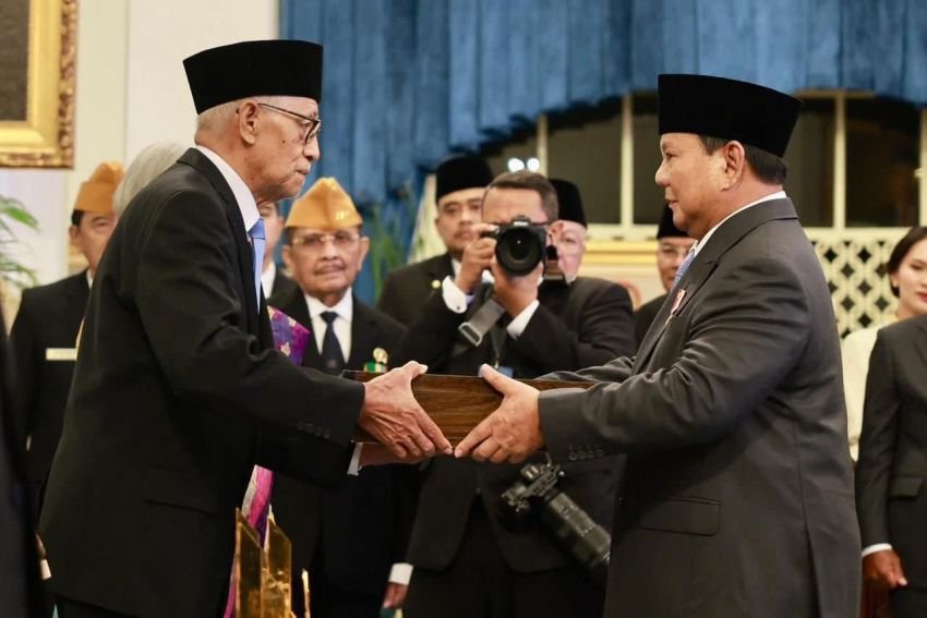 Presiden Anugerahkan Gelar Pahlawan Nasional kepada Sepuluh Tokoh Bangsa