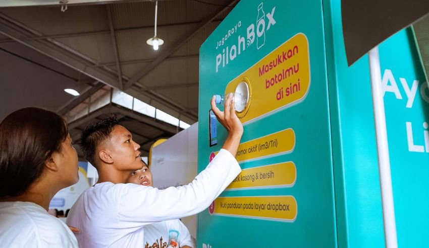 Indosat dan USU Pilah Sampah Plastik melalui JagaRaya Pilahbox di Vokasi Expo 2025