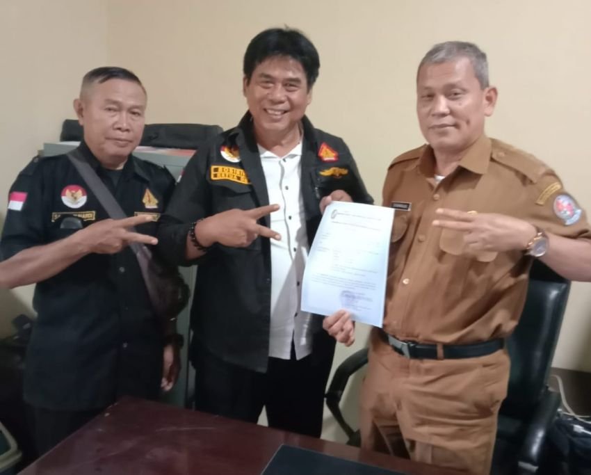 DPC Pendawa Deli Serdang Terima Sertifikat Legalitas dari Kesbangpol