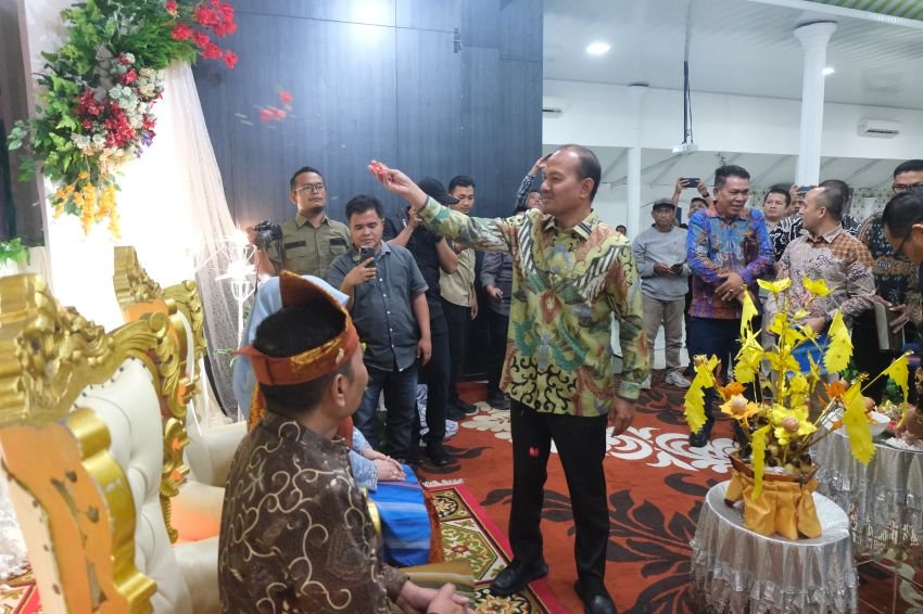 Perdana Di Sumut, Kajari Tanjungbalai Disambut Wali Kota Dengan Adat Budaya Melayu