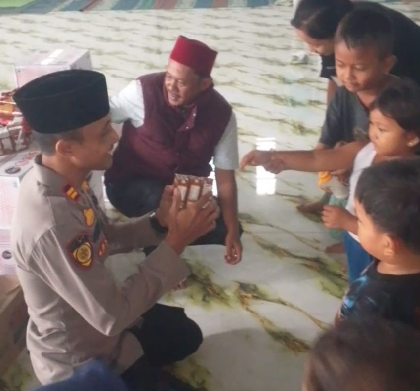 Sentuhan Hangat di Tengah Banjir: Polsek Pantai Labu dan LPA Ulurkan Cinta untuk Anak-Anak Pengungsi
