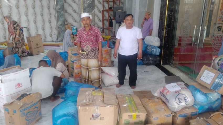 RELAWAN KESEHATAN DAN SAR PENDAWA SALURKAN BANTUAN PEDULI BANJIR & LONGSOR