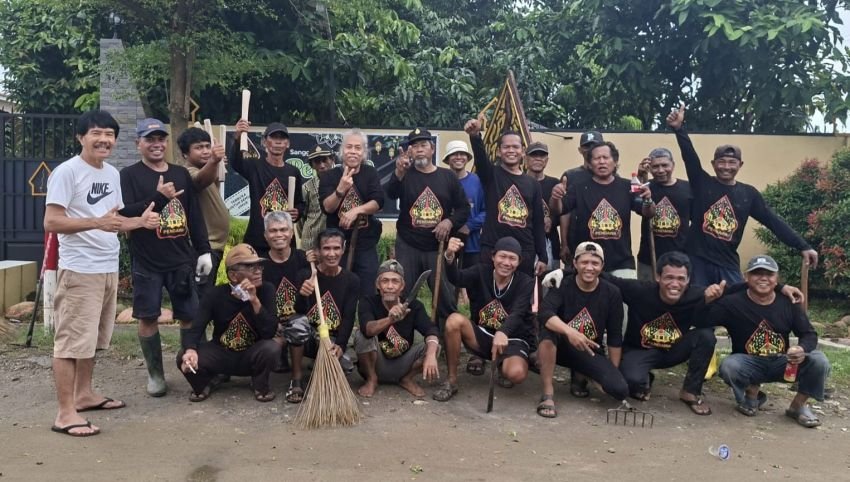 Pendawa Kecamatan Patumbak Gotong Royong Pasca Banjir di Marendal