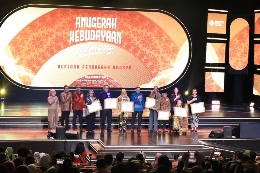 Budayawan Jaya Suprana Raih Anugerah Satya Budaya Narendra