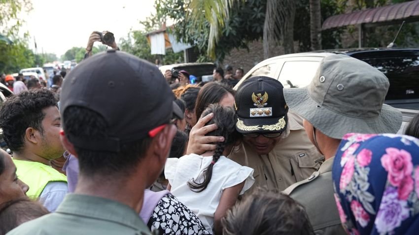 Bupati & Ketua TP PKK Tinjau Lokasi Banjir di Batang Kuis dan Percut Sei Tuan