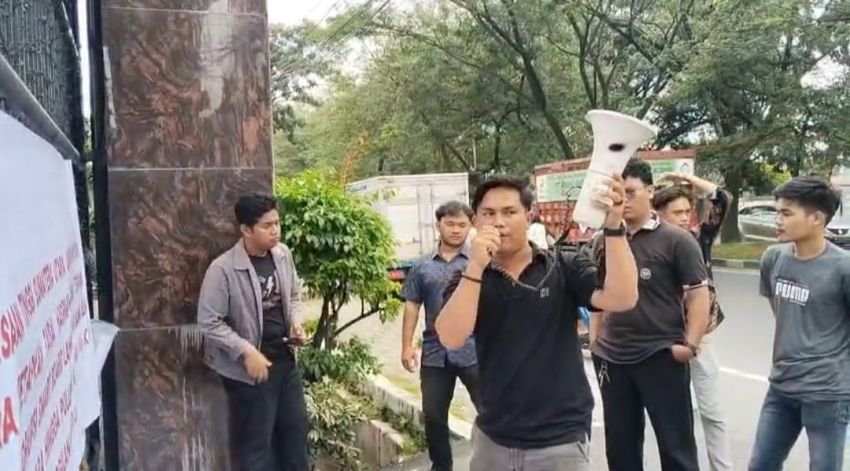 PERMAK: Desak Kejati Sumut Tangkap F. H & M. H dan A. H. L dalam Skandal Korupsi Smart Board.