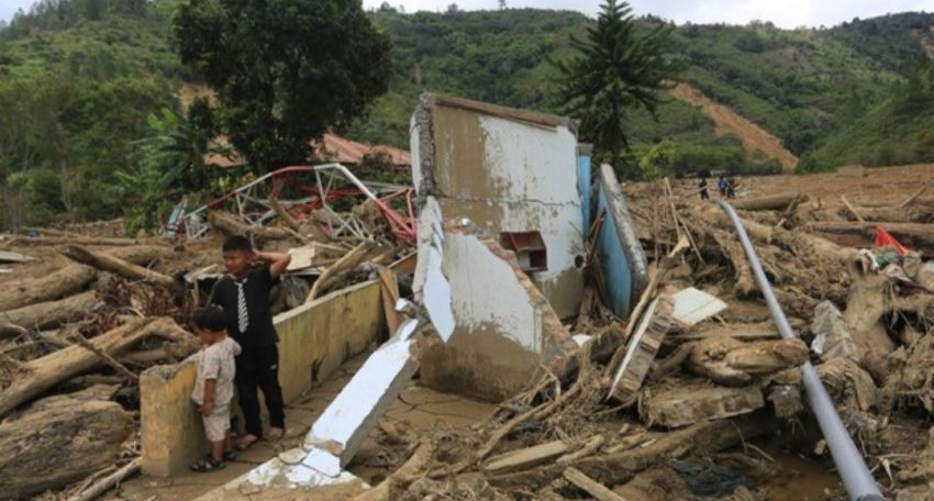 Negara Gagah pada Simbol, Gagap pada Bencana