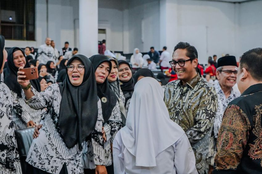 Hadiri HUT ke-80 dan Perkenalan Pengurus PGRI Medan, Rico Waas Dorong Guru Seimbangkan Pemanfaatan Teknologi dan Pendekatan Emosional