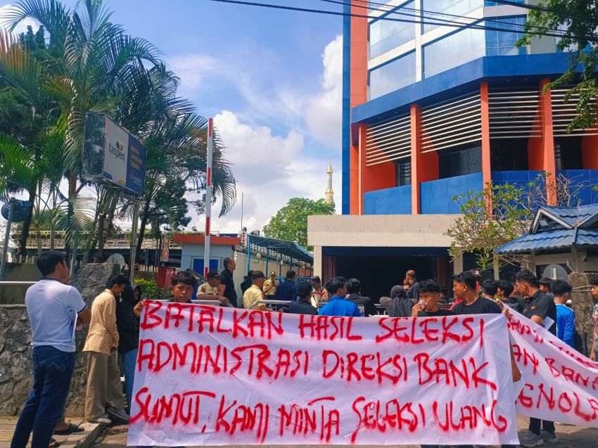 PMII-SURATIN Kepung Bank Sumut dan OJK, Tolak Seleksi Direksi dan Skema Inbreng