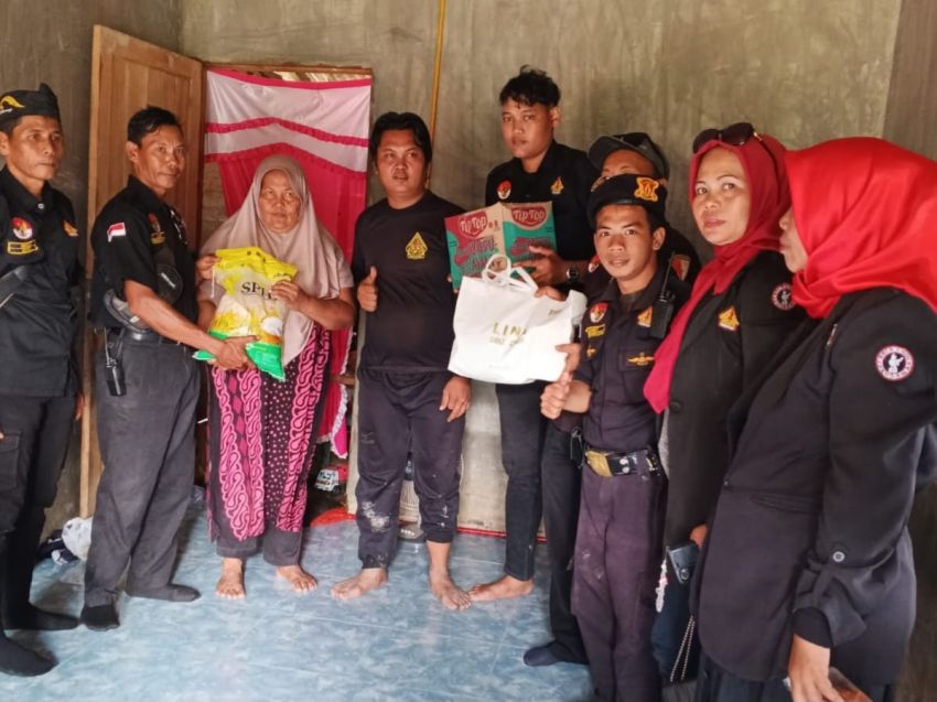 Srikandi Pendawa Kota Binjai Salurkan Bantuan Bagi Warga Terdampak Banjir