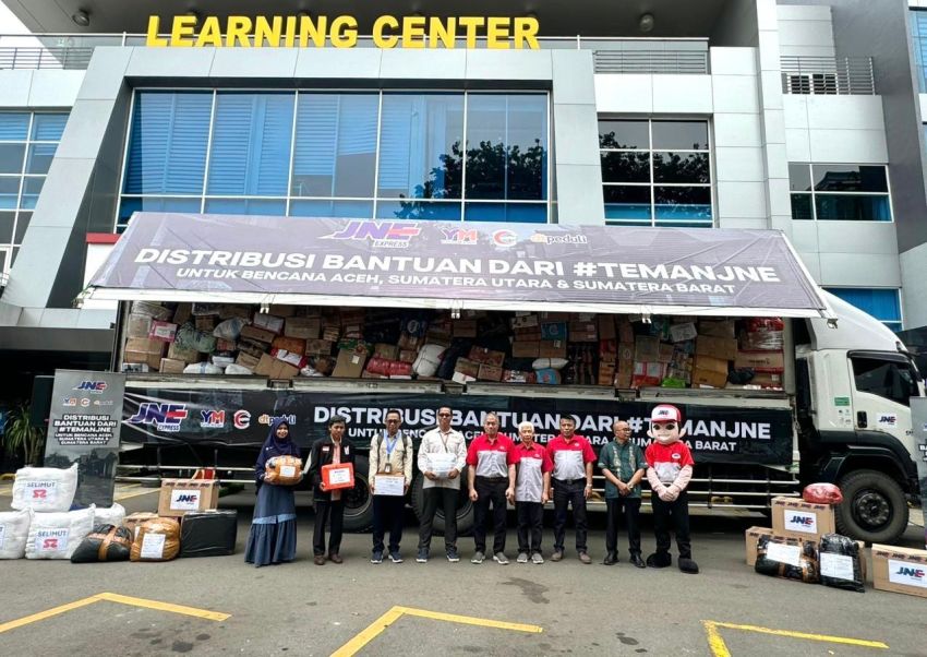 JNE Distribusikan Lebih Dari 500 Ton Bantuan dari #TemanJNE Untuk Korban Bencana Sumatera