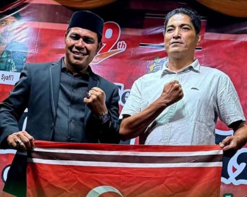 Bupati  Aceh Besar Foto Bendera Bulan Bintang