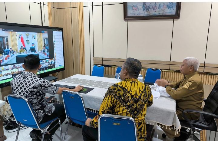 Wagub Surya Ikuti Rapat Percepatan Rehabilitasi dan Rekonstruksi Pascabencana Bersama Mendagri