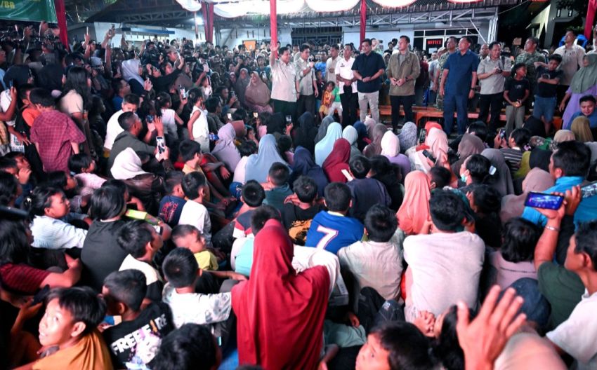 Malam Tahun Baru di Pengungsian, Bobby Nasution Dampingi Presiden Prabowo Beri Harapan untuk Warga Batuhula