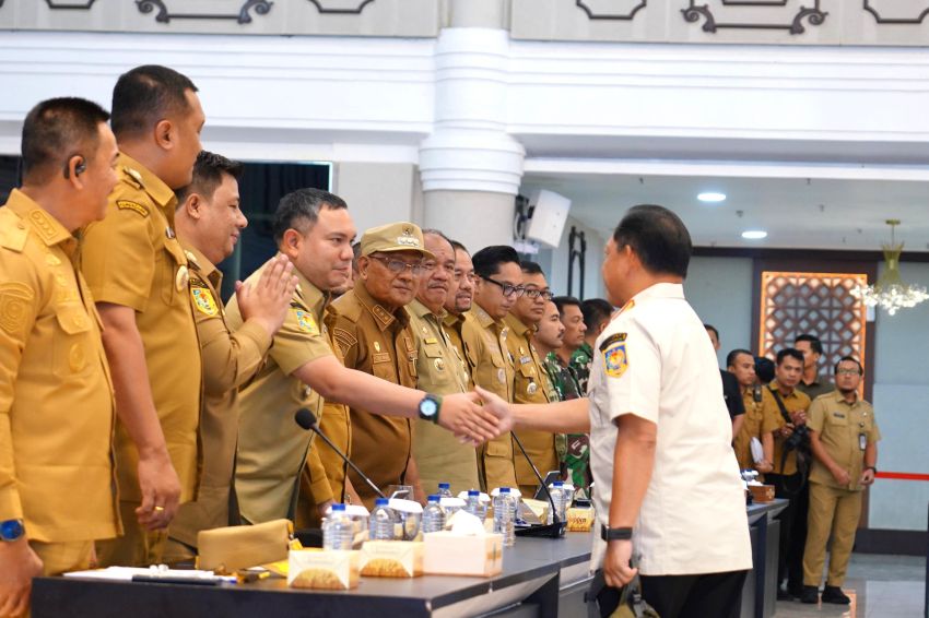 Menteri Dalam Negeri Tito Karnavian Pimpin Rakor Pemulihan Pasca   Bencana Di Sumatera Utara
