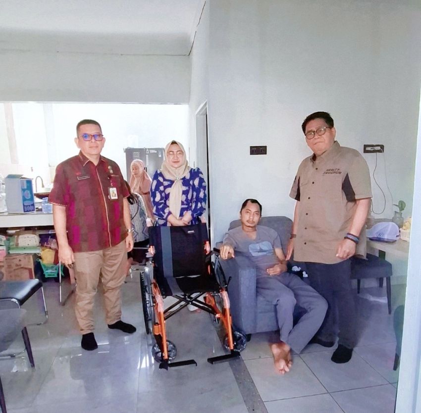 Bantuan Kursi Roda Diserahkan untuk Ari Prasetyo, Respons Cepat Wali Kota Medan