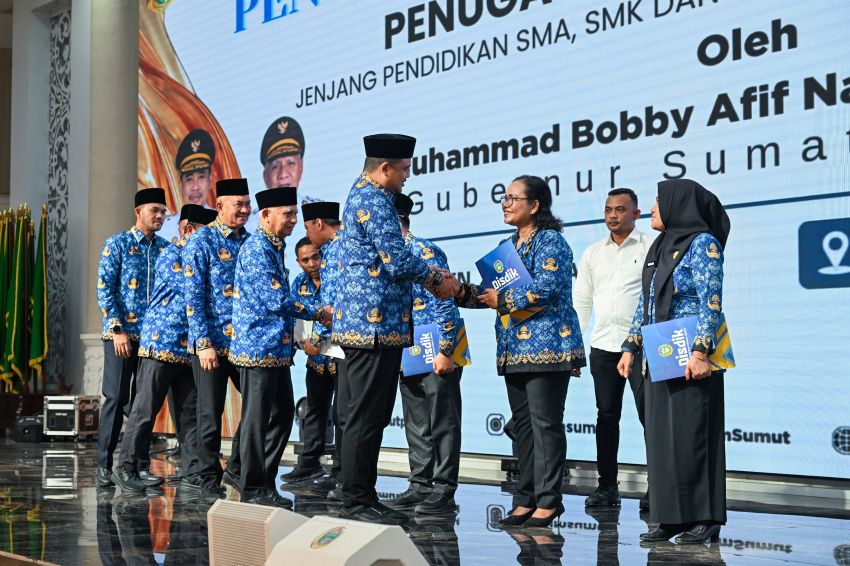Serahkan 248 SK Penugasan Kepala Sekolah,  Gubernur Sumut Bobby Nasution Ingatkan Jangan Ada Pungli