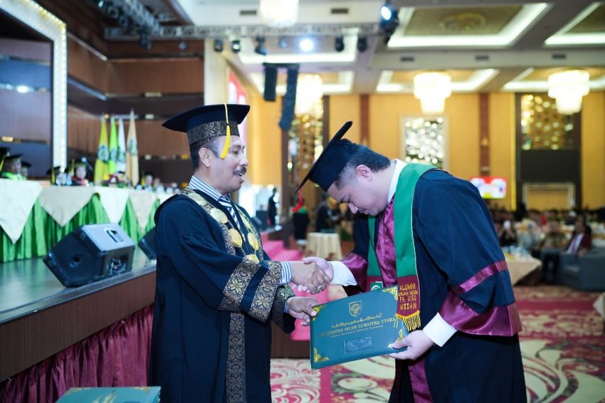Putra Musa Rajekshah, Musa Arjianshah Raih Gelar Sarjana Hukum UISU