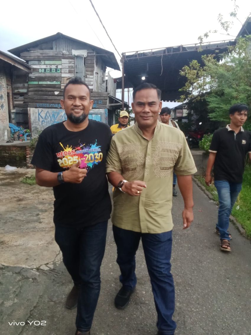 Wujud Perduli, Anggota DPRD Medan Saiful Bahri Didampingi Ketua RANZ Salurkan Bantuan Sembako untuk Korban Kebakaran di Nelayan Indah