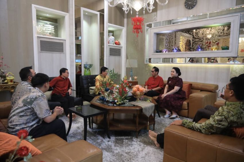 Perayaan Imlek 2577, Rico Waas Didampingi Istri Kunjungi Rumah Tokoh Thionghoa Sumut