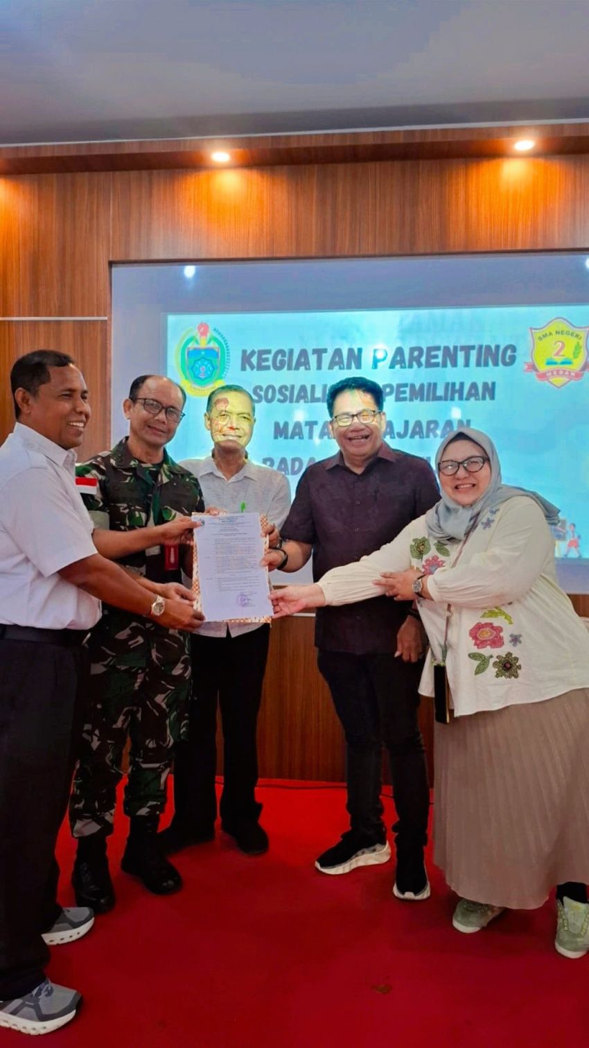 Dukung Pengembangan Potensi Siswa, SMAN 2 Medan Gelar Parenting dan Serahkan SK Komite