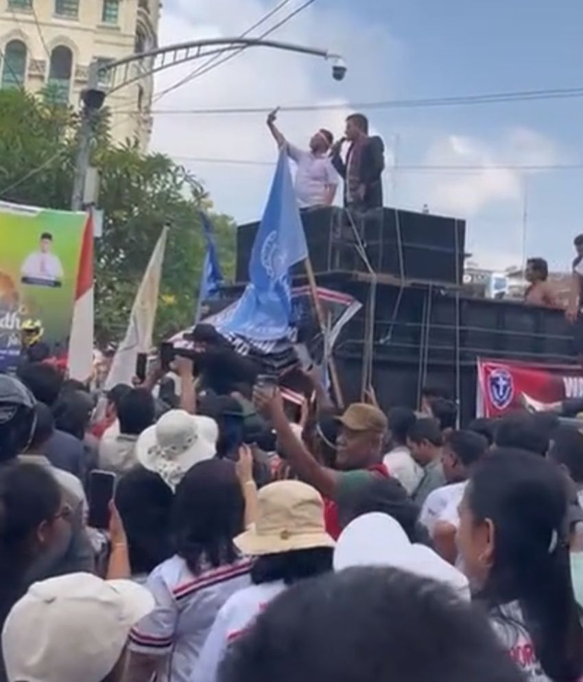 Massa Pedagang dan Konsumen Daging Babi Geruduk Kantor Wali Kota Medan