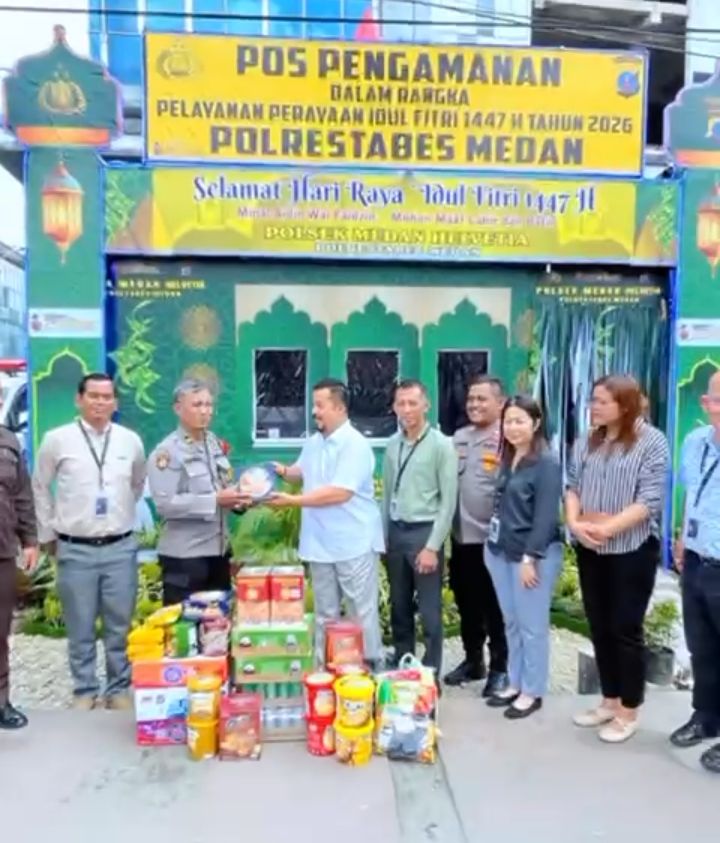 Tokoh Masyarakat Medan Herri Zulkarnaen Salurkan Bantuan ke Pos PAM Lebaran Polsek Helvetia