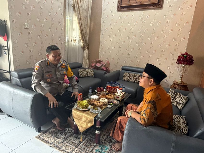 Hangatnya Idul Fitri, Kapolda Sumatera Utara melalui Irwasda Bersilaturrahim ke Sejumlah Ulama