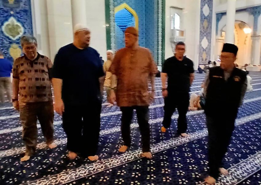 Ribuan Jamaah Padati Buka Puasa Bersama di Masjid Agung Medan, Kehadiran Musa Idishah Disambut Haru