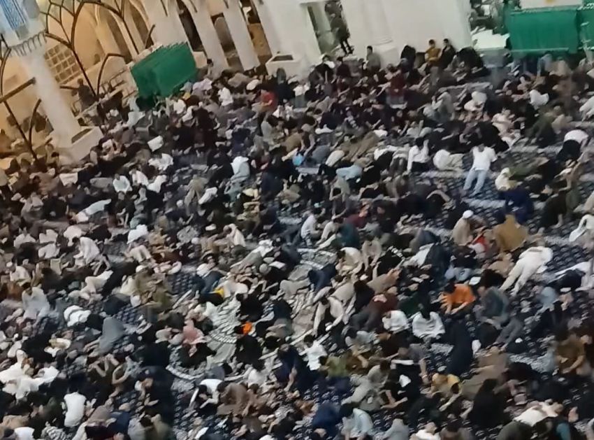 Datang Jamaah Luar Kota Ribuan Ikuti Iktikaf di Masjid Agung Medan pada Malam ke-25 Ramadan