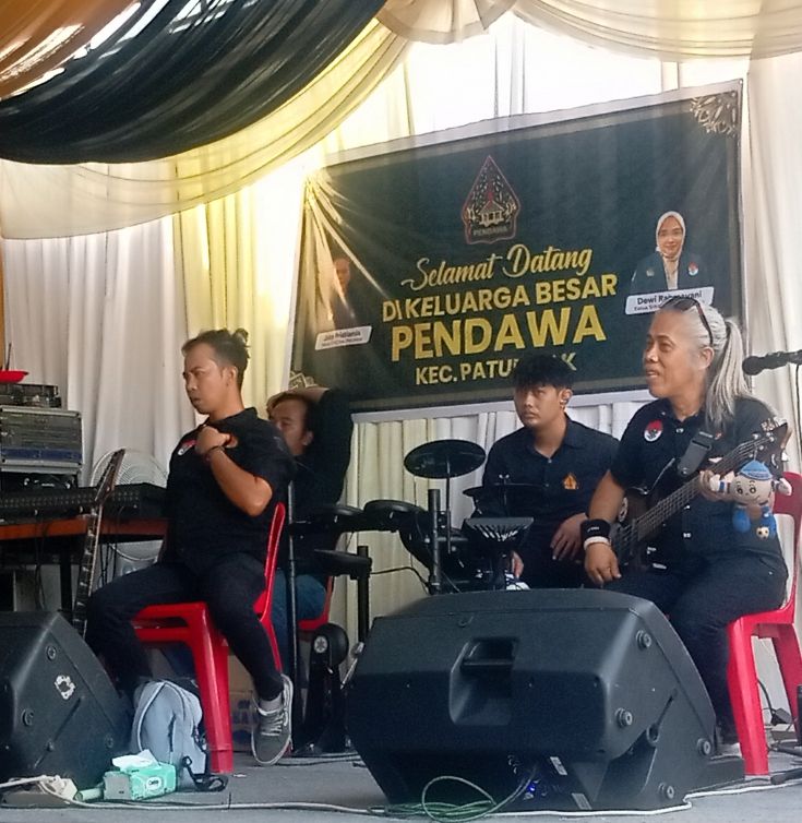 Group Band Satria Pendawa Tampil Perdana di Halal Bihalal, Dapat Apresiasi Ketum PB Pendawa
