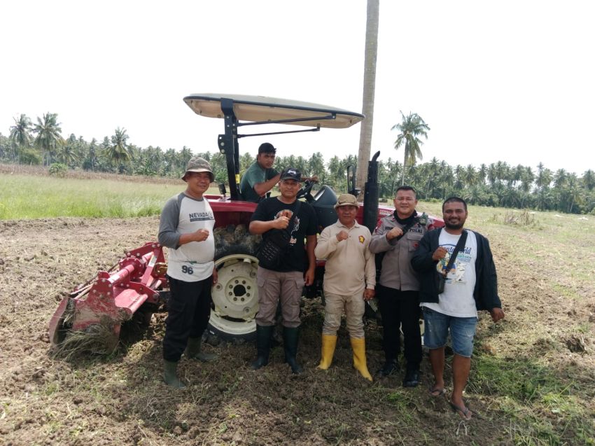 Dorong Ketahanan Pangan, Lahan 1 Hektar di Sei Raja Diolah dengan Traktor Rotari