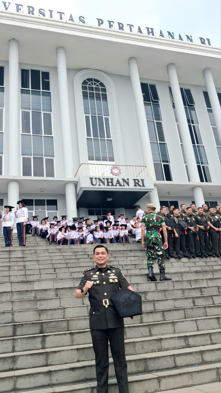 Letkol Arm M. Dastin Meta Swandana Raih Gelar M.Han pada Wisuda Unhan RI 2026