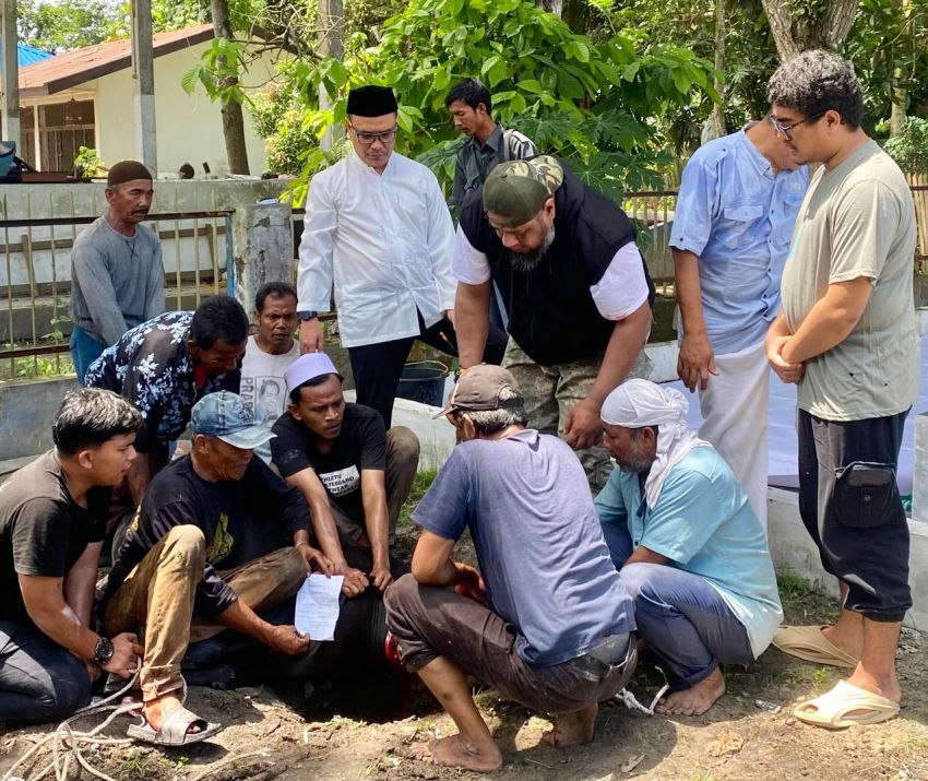 Ketua dan Fraksi Golkar Deli Serdang Bagikan Ratusan Paket Qurban